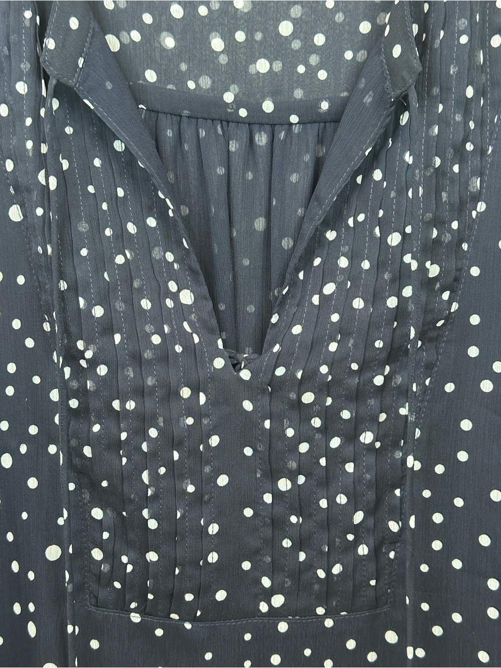 Tommy Hilfiger Navy and White Polka Dot V-Neck Blouse, with ties, size Large - Picture 3 of 8